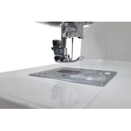 Швейная машинка JUKI HZL-F700